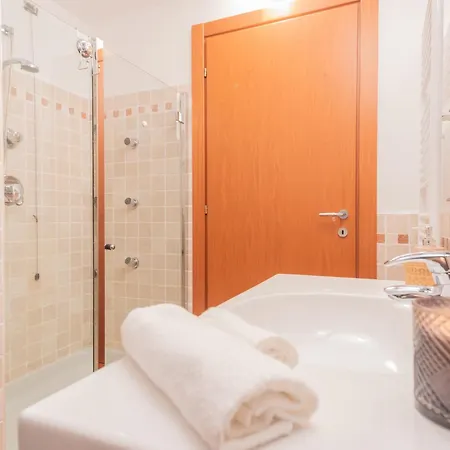 Filanda - Lakefront In By Rent * Como